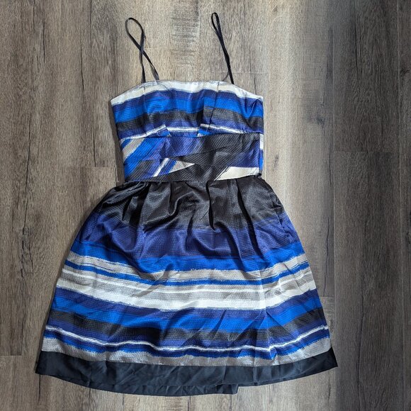 Max and Cleo dress - Picture 2 of 9